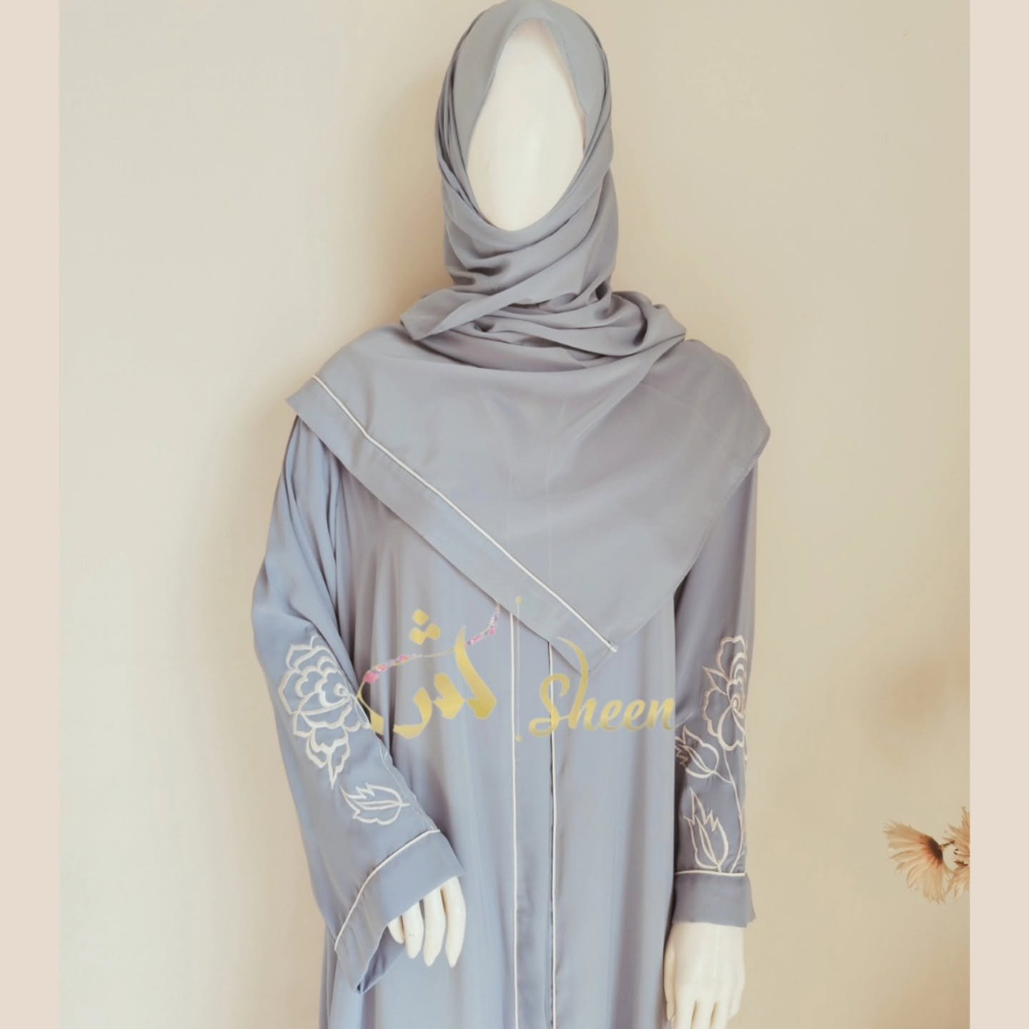 494627710_1142404687687673_3920572326073898527_n Embroidered Floral Sleeve Abaya - Image 1